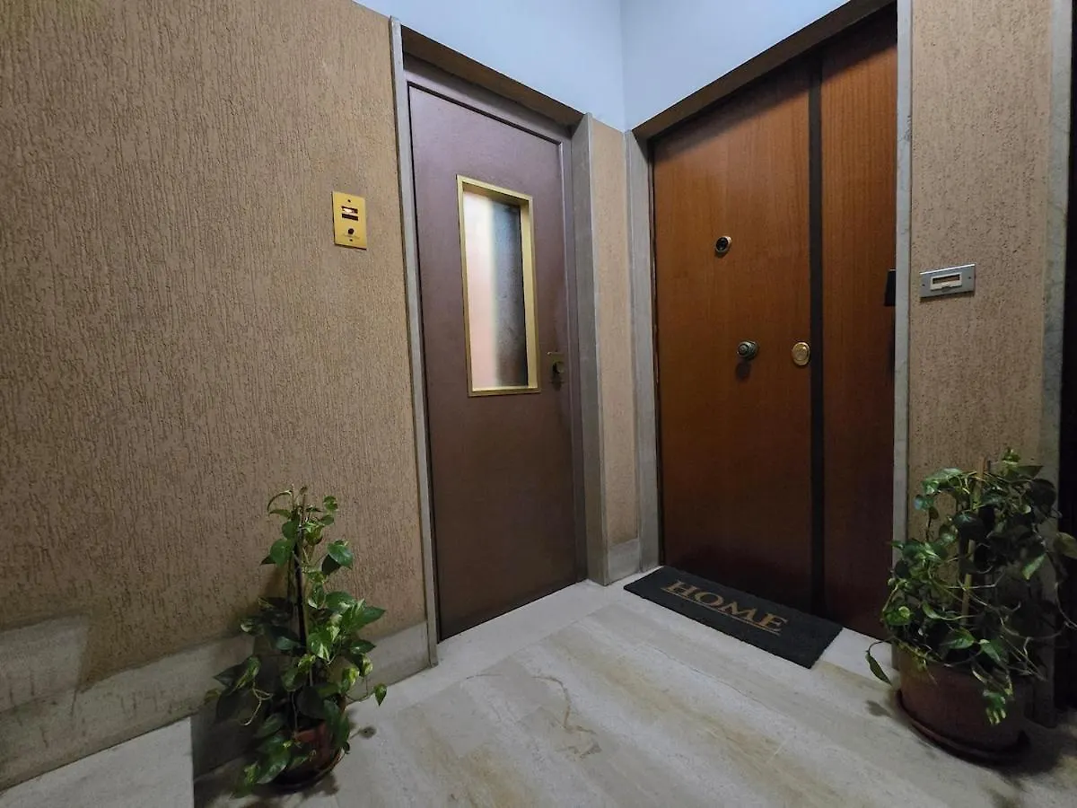 Roots Of Rome Apartment 0*,  İtalya