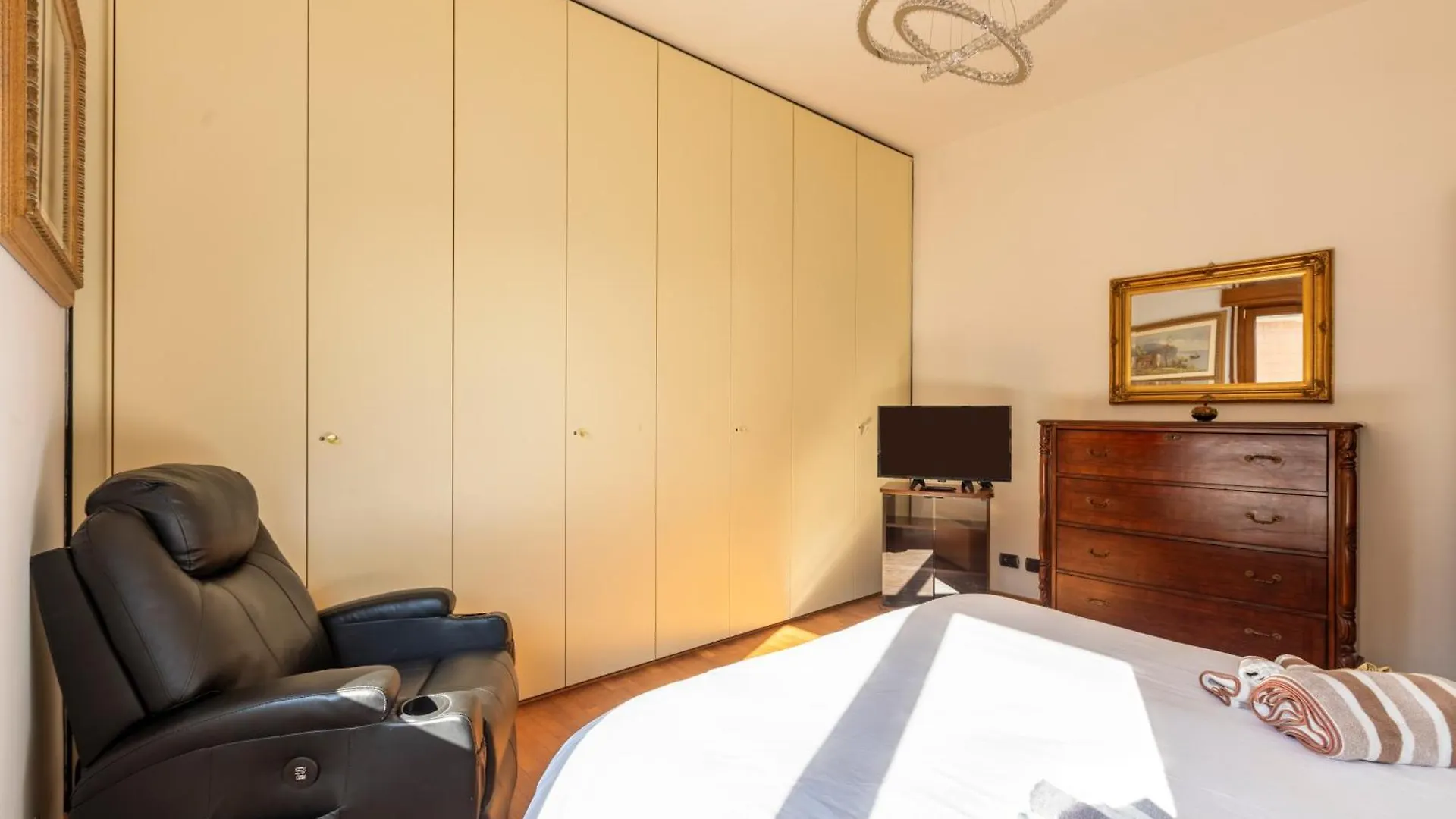Roots Of Rome Apartment
