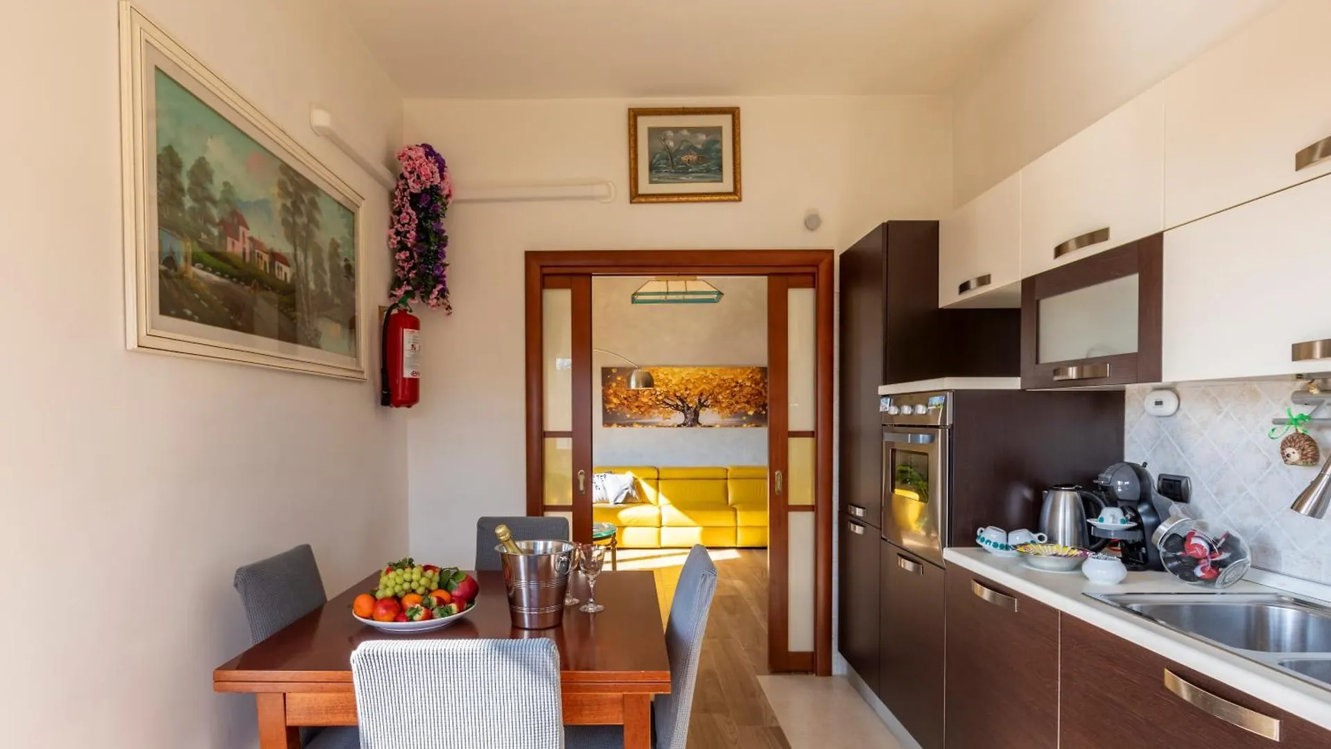 Roots Of Rome Apartment
