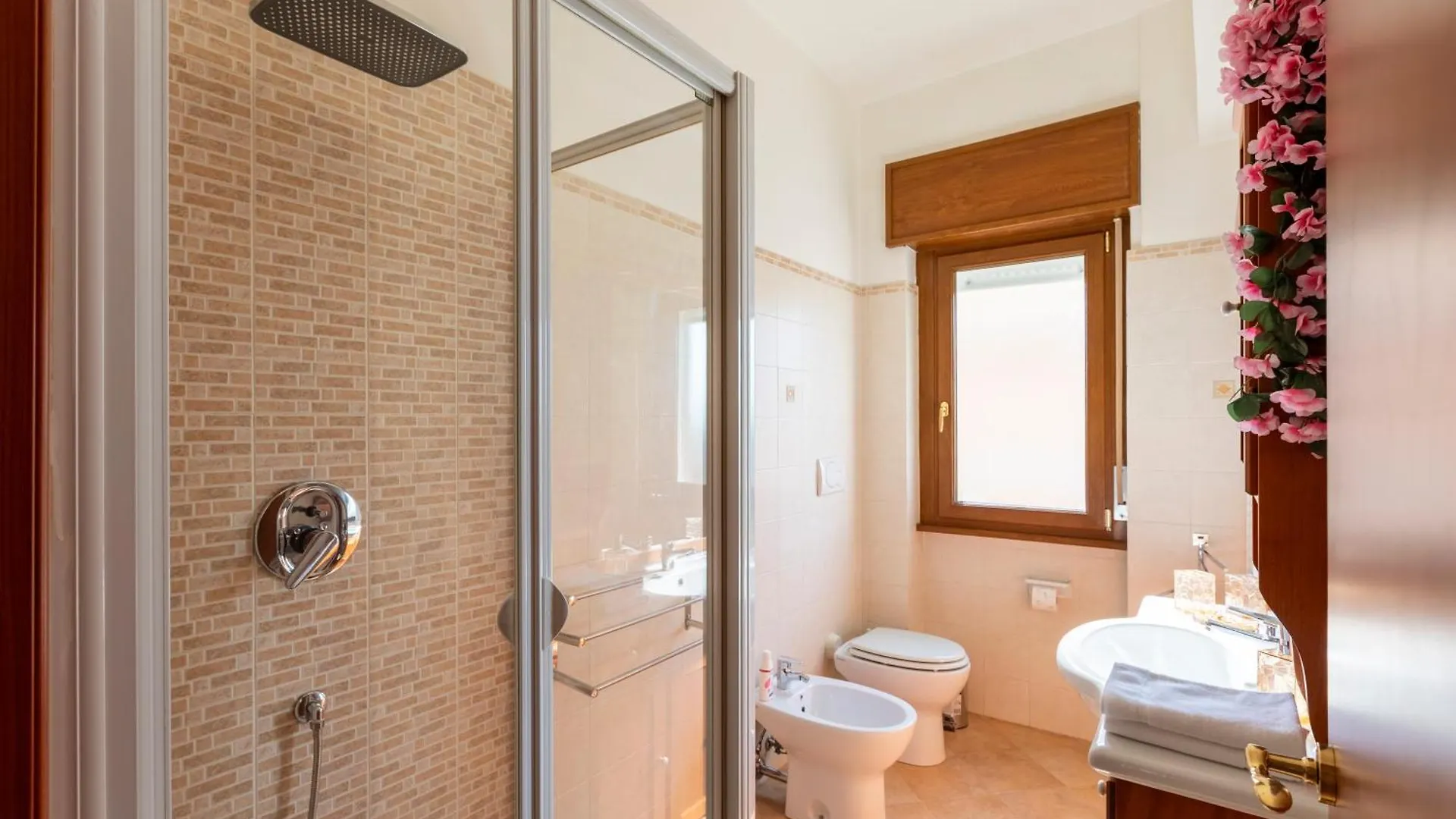 Roots Of Rome Apartment