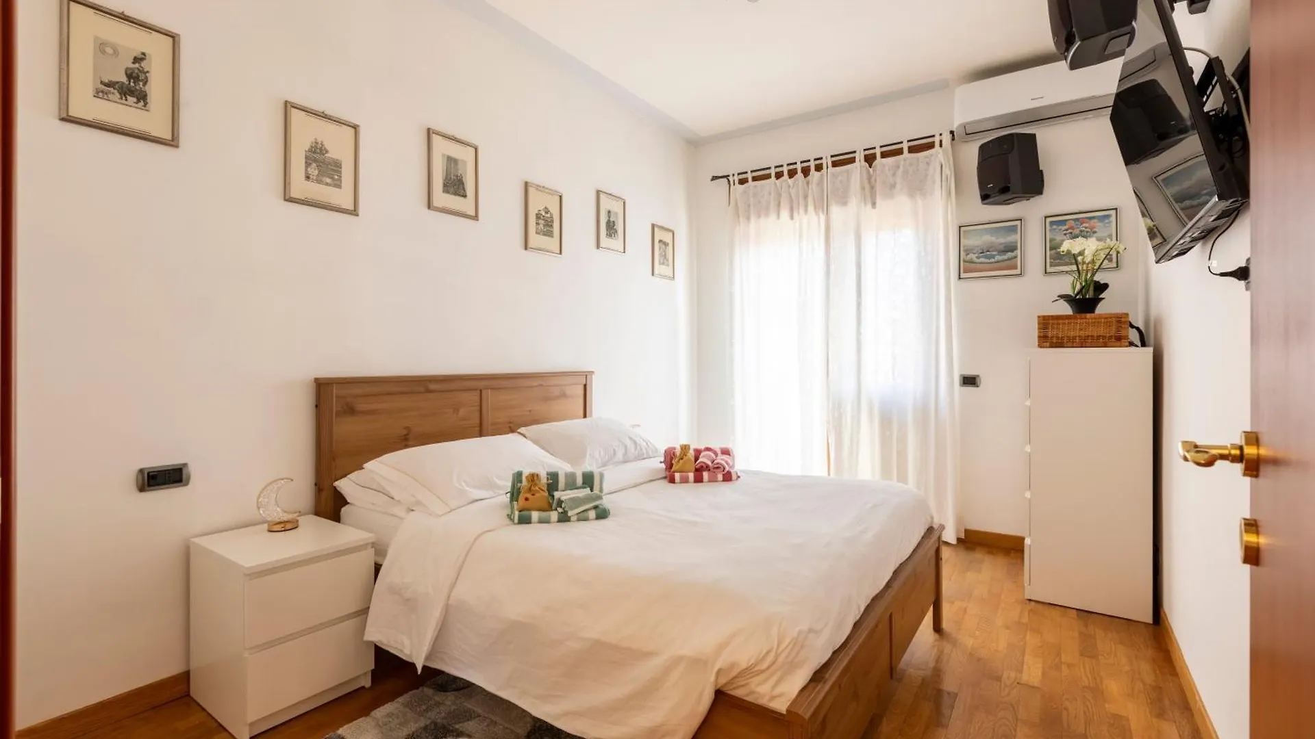 Roots Of Rome Apartment