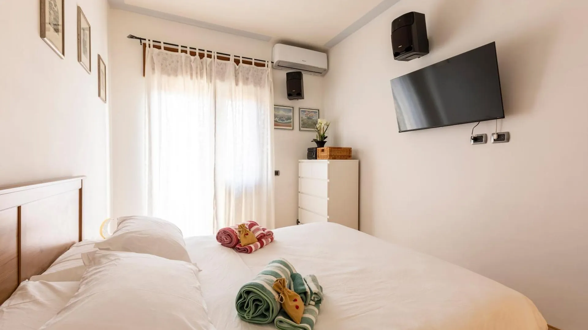 Roots Of Rome Apartment